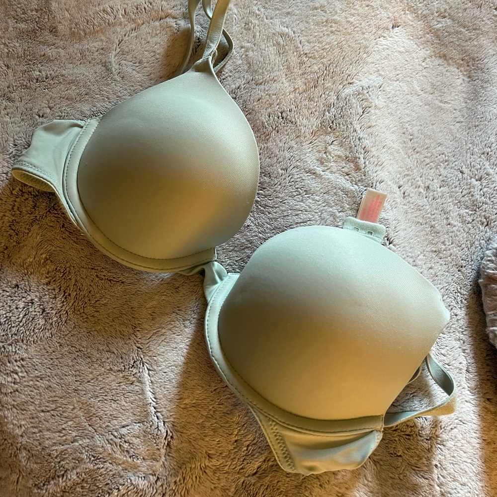 PINK Victoria's Secret Light Green Bra